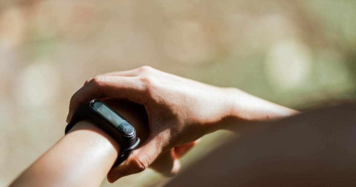 Choosing Your Fitness Companion: A Guide to Smart Tracker Features