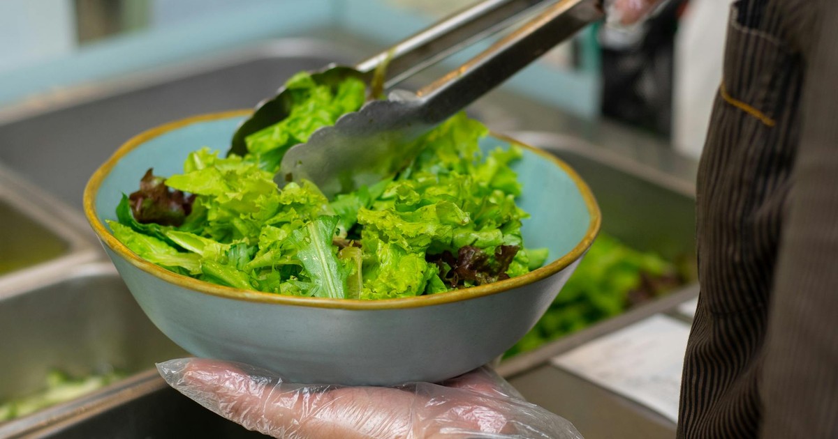 Navigating the Menu: A Wellness Guide to Smart Dining Out